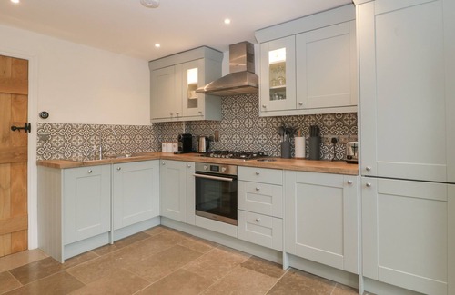 Shipton Gorge Cottage | HONEYPOT COTTAGE, pet friendly, with open fire in Burton Bradstock