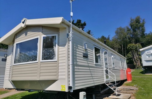 Hastings House | Honeysuckle - 2 bedrooms sleeps 6 (D/F)