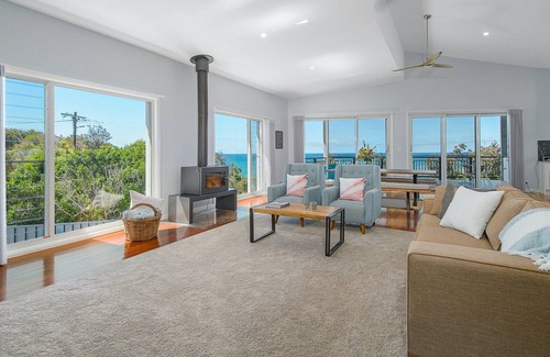 Bonny Hills House | Honeysuckle Beachfront home with pool
