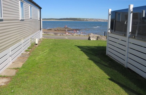 Porthcawl Cabin | Honeysuckle