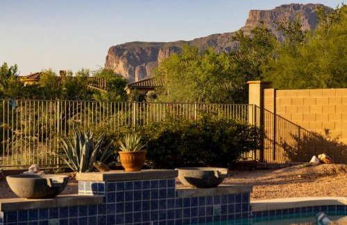 Gold Canyon House | Honeysuckle Oasis