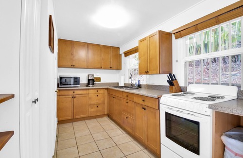 Waimanalo Beach Cottage | Honu Cottage: Quiet, Oceanfront Comfort + EPIC VIEWS!