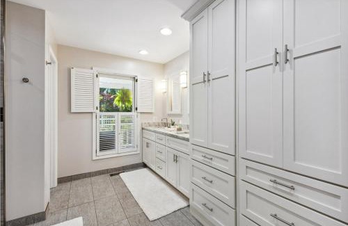 Bloomington House | Hoosier Estate - Steps to IU