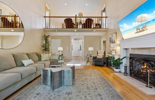 Bloomington House | Hoosier Estate - Steps to IU