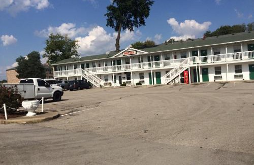 Jeffersonville Hotel | Hoosier Travel Lodge