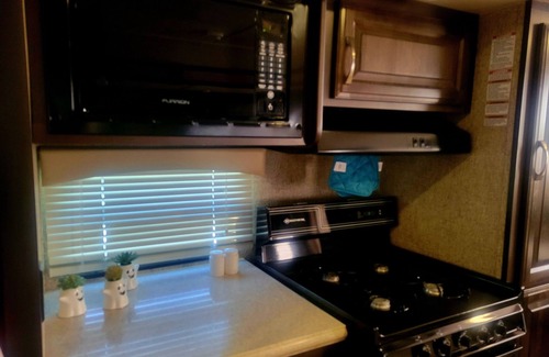 Gatlinburg - Pigeon Forge RV Rental | Hoot-N-The Hollar