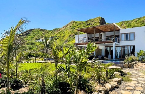 Punta Sal Villa | HOP KAI Hermosa Casa de Playa en Punta Sal