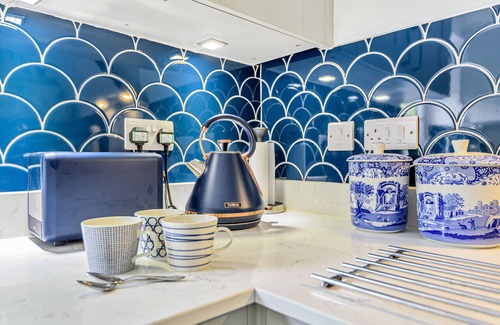 Shipton Gorge Cottage | Hope Cottage - An attractive stone cottage that sleeps 5 guests in 3 bedrooms