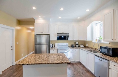 Regional District of Nanaimo House | Hope's Happy Suite beautiful ocean views