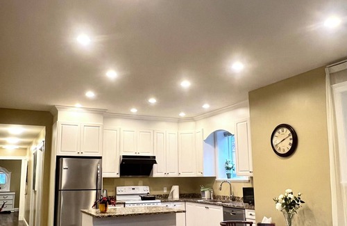 Regional District of Nanaimo House | Hope's Happy Suite beautiful ocean views