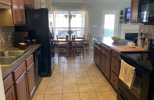 Masterson Station House | Horse country home - no stairs - sleeping and dining for 10
