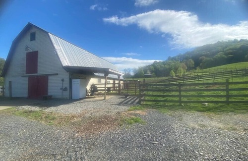 Mouth of Wilson RV Rental | Horse Stable Hookup Near Grayson Highlands