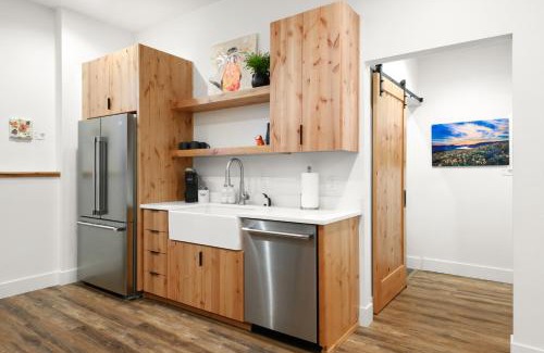 Hood River Apartment | Horsefeathers Hotel