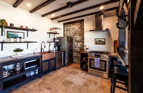 Hood River Apartment | Horsefeathers Hotel
