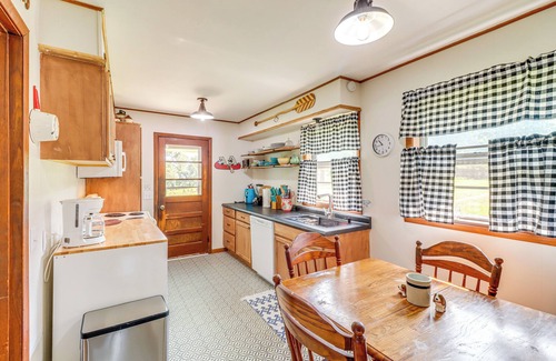 Marble Falls House | Horses Welcome: Marble Falls Home w/Grill!