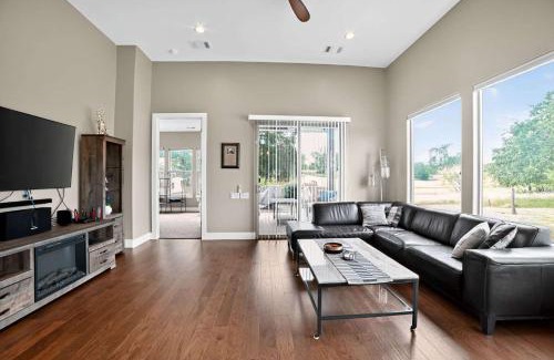 Horseshoe Bay West House | Horseshoe Bay Hideout