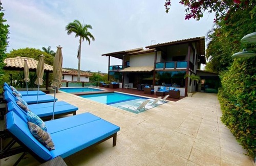 Village da Ferradura House | Horseshoe Mansion