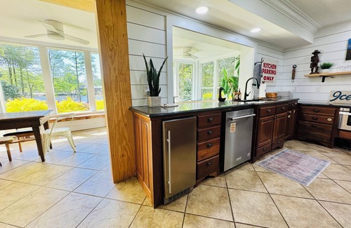 Monroe House | Horton House SLEEPS 12, no pets/unapproved parties