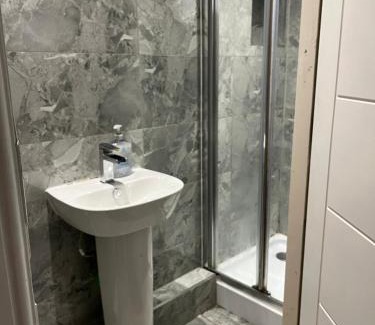 Guide House | Hospital Lodge