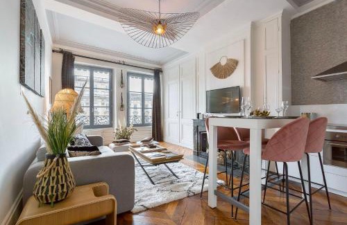 Griffon - Royale Apartment | Host inn Lyon - Appartement de Luxe aux Terreaux & Jacuzzi