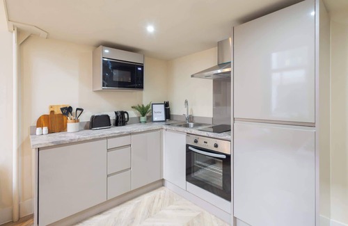Leeds City Center Apartment | Host & Stay | Athenaeum House