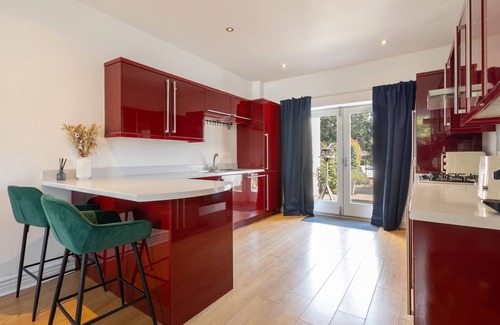 Knaresborough Apartment | Host Stay Bond End