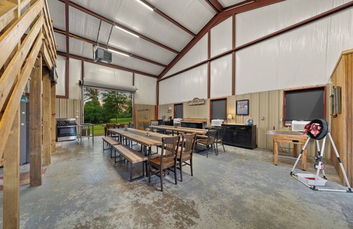 Lockesburg House | Host Your Event - 20 Acres - Hot Tub - ATV Trails