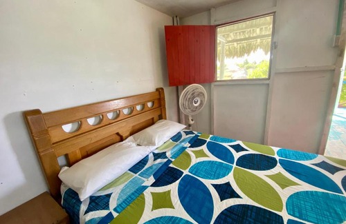 Isla Tintipan Hotel | Hostal Doña Aura