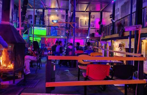 La Candelaria House | Hostal Gastro Bar Casa Colibrí
