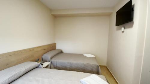 Cubillos del Sil House | Hostal Restaurante Cuatro Caminos