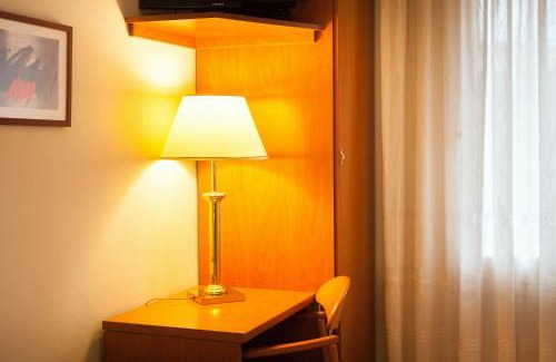 Cubells House | Hostal Restaurant Roma