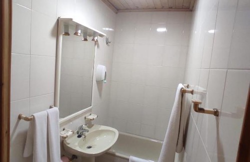 Tragacete House | Hostal Restaurante Serrania