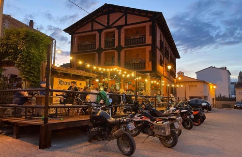 Tragacete House | Hostal Restaurante Serrania