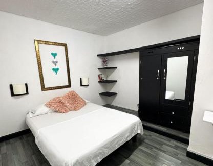 San Antonio House | Hostal Santiago DC
