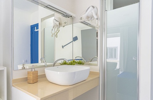 Arona House | Hostel Neon Tenerife