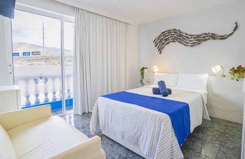 Arona House | Hostel Neon Tenerife