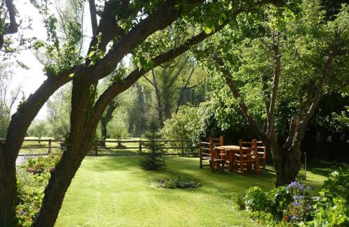 Junin de los Andes Hotel | Hostería Chimehuin