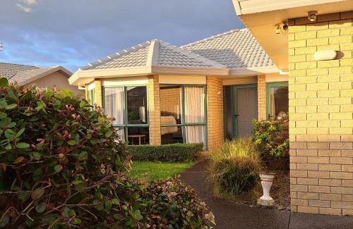 Mount Maunganui House | Hosts on the Coast - Rosberg Retreat