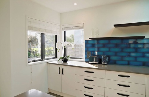 Waihi Beach House | Hosts on the Coast Hillview Hideaway