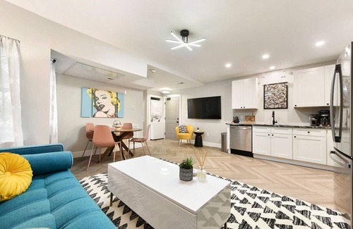 East Allegheny House | ★ HostWise Stays ★ 3 Separate Apts in 1 Listing! Great for groups! Minutes to Stadium