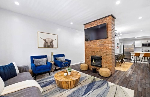 Pittsburgh House | ★HostWise Stays★ Private Hot Tub | King beds |1 Block from Butler!