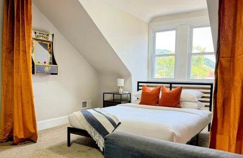 East Allegheny House | HostWise Stays - The Peralta - Brand New, Great Kitchen, Theater Room