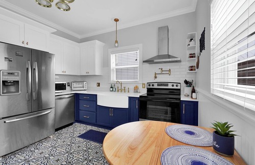 Lincolnville House | Hot tub- 80's Arcade- Pool table- 7 car parking- Historic Downtown 6/4- Events!