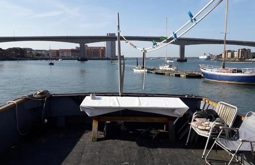 Southampton Boat Rental | Hot tub and boat hire