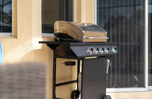 Wedgefield House | Hot Tub and Heated Pool on over 4 acres! Super quiet, peaceful, and private!