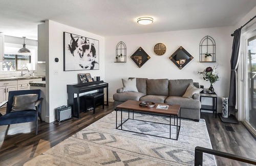 Redmond House | Hot Tub and Mountain Views! Modern & Spacious Home