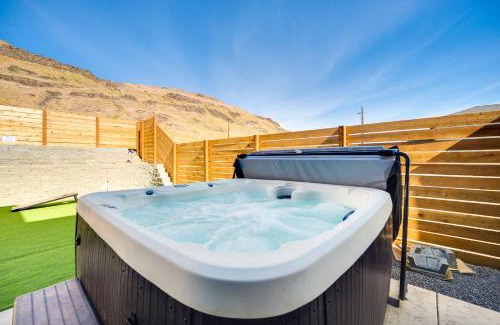 Kittitas County House | Hot Tub and Water Views High-End Vantage Retreat