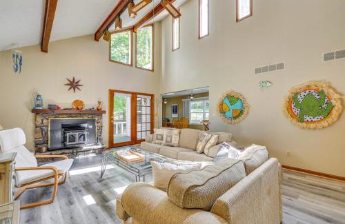 Holiday Island House | Hot Tub at Mountain-View Ozarks Retreat!