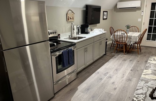 Plymouth Apartment | Hot Tub At Sunset View Farm (2 adults and 3 kids)