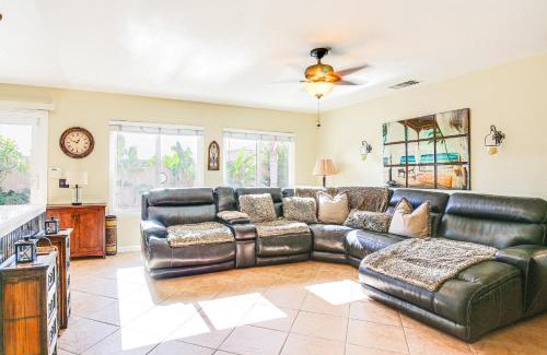 Indio House | Hot Tub, Bar and Outdoor Kitchen Chic Indio Retreat